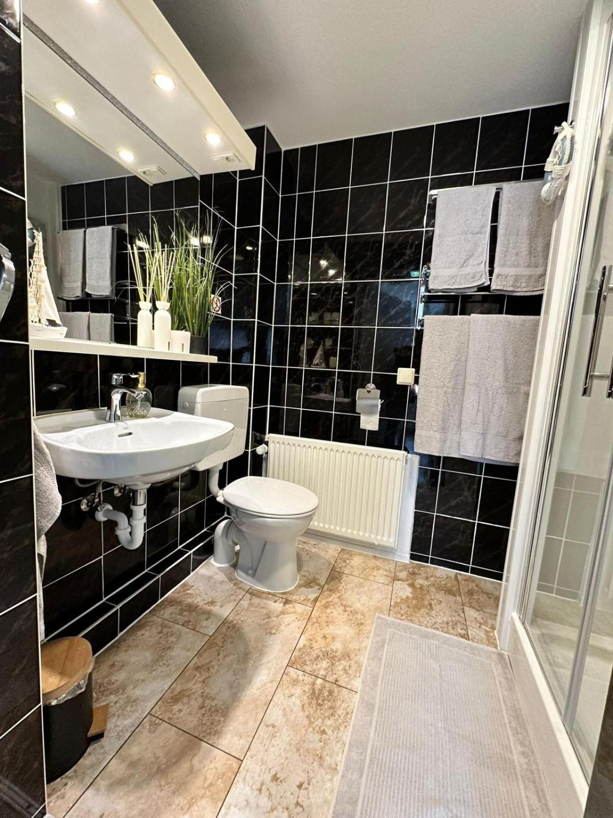 Ferienwohnung Am Strom Росток Экстерьер фото